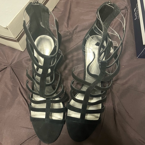 Blecker & Bond - Picture 3 of 3